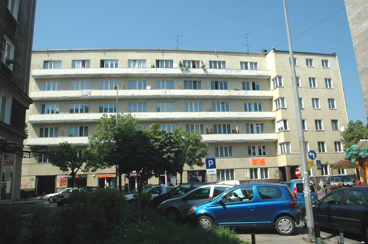 Budynek mieszkalny przy ul. 3 Maja 22-24 w Gdyni przed remontem elewacji frontowej