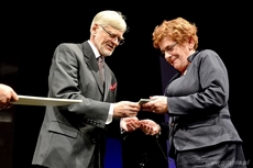 Wyróżnienie „Czas Gdyni” za zabiegowy Gdyńskiego Centrum Onkologii odebrała Wiceprezes Zarządu Barbara Kawińska, fot. Maciej Czarniak