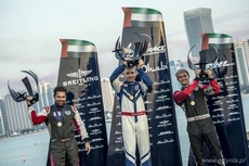 Red Bull Air Race 2014 Abu Dhabi: od lewej Hannes Arch, Paul Bonhomme i Pete McLeod, fot. Jörg Mitter/Red Bull Content Pool