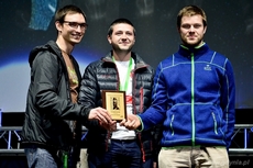 Wojciech Stolarczyk, Krzysztof Mroszczak, Szymon Pietrowski z wyróżnieniem w kategorii Wyczyn roku za wyprawę Karpackie wyzwanie, fot. Maciej Czarniak