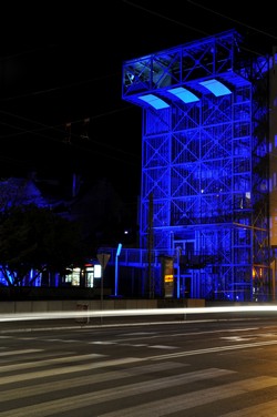 Niebieski InfoBox w Światowym Dniu Świadomości Autyzmu 2