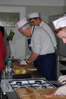 Znani i lubiani gotowali z gdyńskimi uczniami Technikum Gastronomicznego, fot. ZSHG