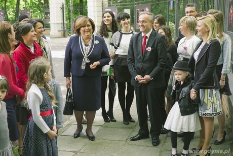 Pierwsza Dama otworzyła gdyńską wystawę „MAMY więcej w Międzynarodowy Dzień Rodzin