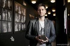 Mateusz Pakuła odbiera nagrodę GND, fot. Bernie Kramer