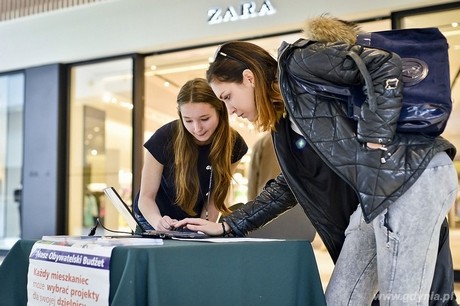 Głosowanie na Budżet Obywatelski w gdyńskich centrach handlowych, fot. Maciej Czarniak
