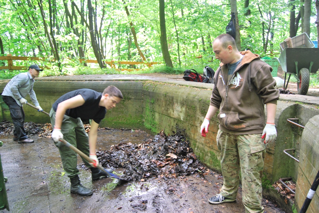 Sprzątanie BAS 2014 fot. Dariusz Dębski