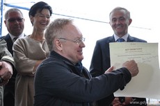 Robert Gliński - koordynator ds. programowych Gdyńskiej Szkoły Filmowej na uroczystości wmurowania kamienia węgielnego pod budowę Gdyńskiego Centrum Filmowego / fot. Dorota Nelke