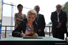 Katarzyna Figura na uroczystości wmurowania kamienia węgielnego pod budowę Gdyńskiego Centrum Filmowego / fot. Dorota Nelke
