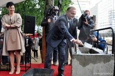 Prezydent Gdyni Wojciech Szczurek na uroczystości wmurowania kamienia węgielnego pod budowę Gdyńskiego Centrum Filmowego / fot. Dorota Nelke