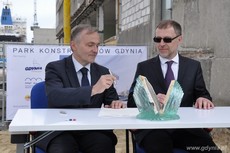 Prezydent Miasta Gdyni Wojciech Szczurek i Wiceprezes Zarządu Pomorskiej Specjalnej Strefy Ekonomicznej Józef Bela, fot. Dorota Nelke