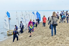 Bursztynowa zabawa na orłowskiej plaży, fot. Tomasz Lenik