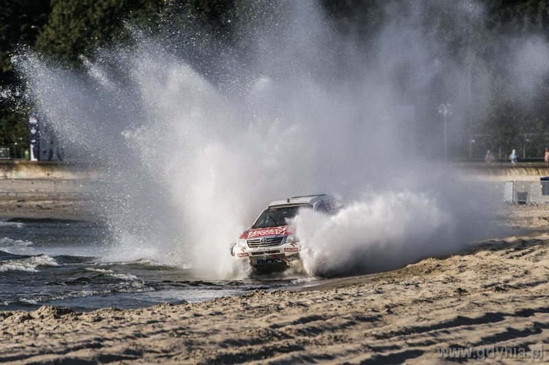 Pokaz Adama Małysza na plaży w Gdyni, fot. Andreas Schaad/Red Bull Content Pool