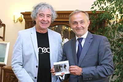 Na zdjęciu prezydent Wojciech Szczurek i muzyk Krzysztof Duda Fot. Marek Grabarz