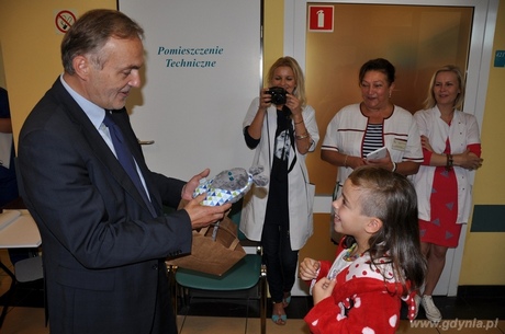 Uśmiechnięte odwiedziny u małych pacjentów Szpitala Miejskiego w Gdyni, fot. Michał Kowalski