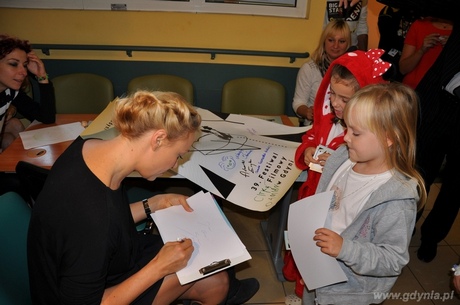 Uśmiechnięte odwiedziny u małych pacjentów Szpitala Miejskiego w Gdyni, fot. Michał Kowalski