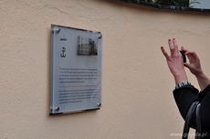 Uroczyste odsłonięcie tablicy upamiętniającej przetrzymywanych i torturowanych żołnierzy i oficerów WP, fot. Dorota Patzer