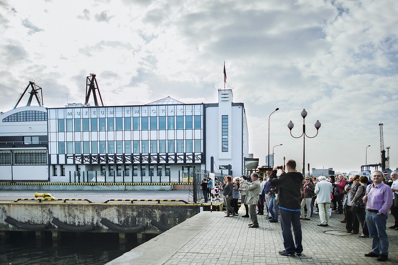 Zwiedzanie budynku dawnego Dworca Morskiego, obecnie Muzeum Emigracji - 4. międzynarodowa konferencja naukowa Modernizm w Europie - modernizm w Gdyni / fot. Bogna Kociumbas