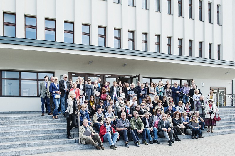 Zwiedzanie budynku dawnego Dworca Morskiego, obecnie Muzeum Emigracji - 4. międzynarodowa konferencja naukowa Modernizm w Europie - modernizm w Gdyni / fot. Bogna Kociumbas