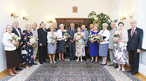 Medale dla małżeństw - jubilatów Fot. Marek Grabarz