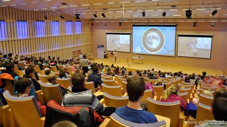 Inauguracja zimowego semestru wykładów Małego i Dużego Naukowca w Centrum Nauki EXPERYMENT / fot. Dorota Nelke