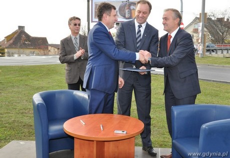 Prezydenci Gdyni i Sopotu podpisali umowę dotyczącą wspólnej inwestycji obu miast - Węzła Karwiny / fot. Sylwia Szumielewicz Tobiasz