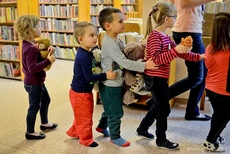 Spotkanie z misiem w bibliotece, fot. Tomasz Lenik