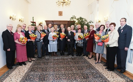 Medale dla małżeństw - jubilatów z godz. 13:00, fot. Marek Grabarz