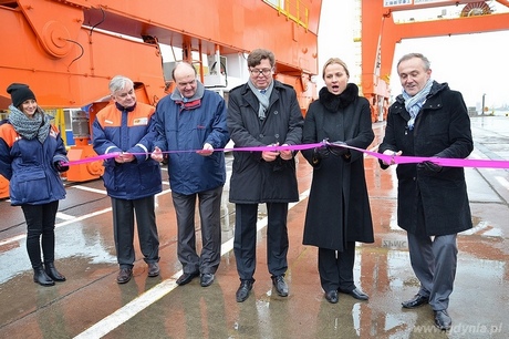 Przecięcie wstęgi inaugurujące działanie nowych suwnic BCT - Gdynki i Gdynka, fot. Michał Puszczewicz