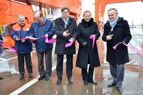 Przecięcie wstęgi inaugurujące działanie nowych suwnic BCT - Gdynki i Gdynka, fot. Michał Puszczewicz