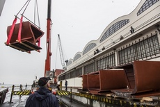 Transport modułów kadłuba makiety transatlantyka Batory, fot. D. Jagodziński / Muzeum Emigracji w Gdyni