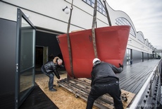 Transport modułów kadłuba makiety transatlantyka Batory, fot. D. Jagodziński / Muzeum Emigracji w Gdyni