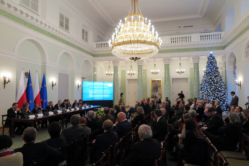 Po wypowiedziach panelistów nastąpiła dyskusja z udziałem zaproszonych przedstawicieli samorządów oraz specjalistów zajmujących się ochroną dziedzictwa narodowego / fot. Robert Hirsch