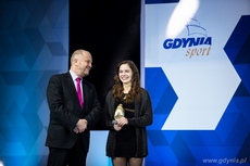 Wiceprezydent Gdyni Marek Stępa z najlepszym sportowcem 2014 Anną Czarniecka z SGA Gdynia, fot. Karol Stańczak