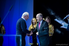 Wiceprezydent Gdyni Marek Stępa nagradza mecenasów sportu w Gdyni, fot. Karol Stańczak