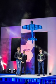 Pokaz sterowania samolotami na Gali Gdyńskiego Sportu 2014, fot. Karol Stańczak