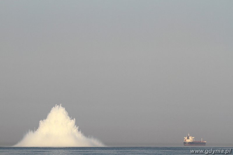 Detonacja pierwszej z pięciu min / fot. 8. Flotylli Obrony Wybrzeża