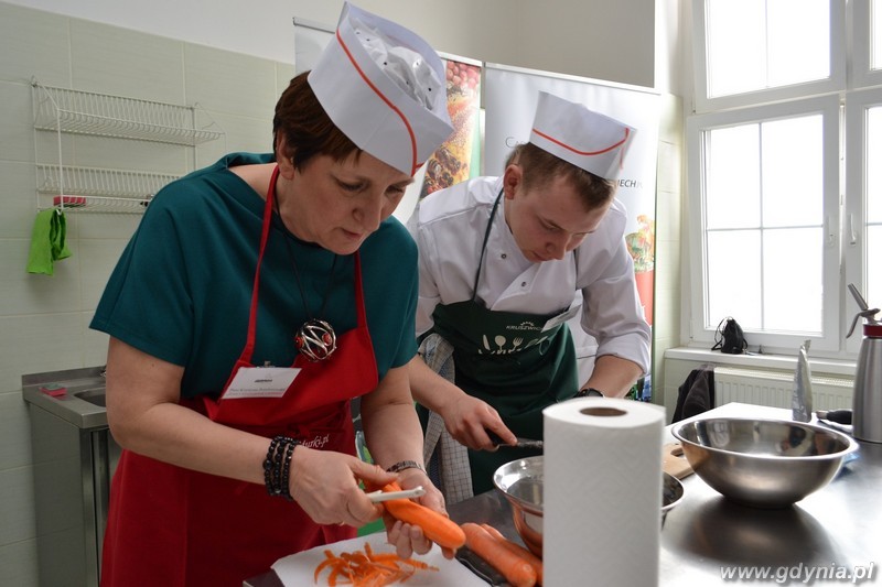 Zwycięska ekipa konkursu „Znani i lubiani gotują z uczniami” / fot. Zespół Szkół Hotelarsko – Gastronomicznych