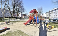 Plac zabaw przy ul. Tucholskiej, fot. Tomek Kamiński