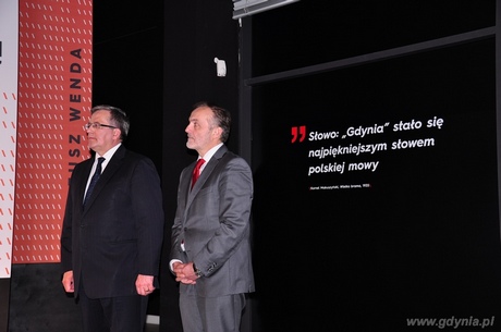 Prezydent RP Bronisław Komorowski oraz  Prezydent Gdyni Wojciech Szczurek w Muzeum Miasta Gdyni, fot. Michał Kowalski