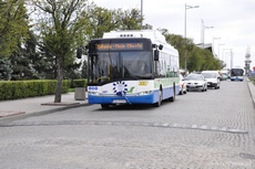 Przejazd nowych, dwunapędpowych trolejbusów Solaris 12M z Alei Jana Pawła II, fot. Dorota Nelke