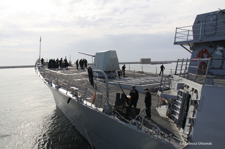 Amerykański niszczyciel USS Jason Dunham w gdyńskim porcie, fot. T. Urbaniak
