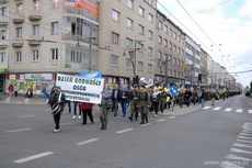 Ulicą Świętojańską przeszedł marsz w ramach XI Gdyńskich obchodów Dnia Godności Osób z Niepełnosprawnością Intelektualną, fot. Michał Kowalski