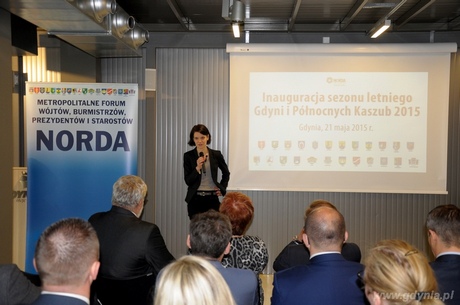 Wiceprezydent Gdyni Katarzyna Gruszecka-Spychała na inauguracji sezonu letniego Gdyni i Północnych Kaszub 2015, fot. Michał Kowalski