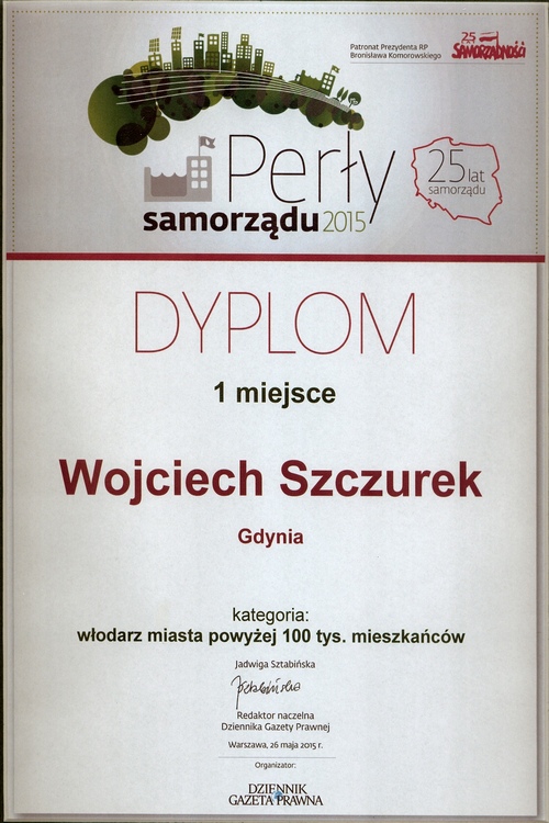 Dyplom dla Wojciecha Szczurka prezydenta Gdyni, za wygraną w plebiscycie na najlepszego włodarza miasta powyżej 100 tyś. mieszkańców