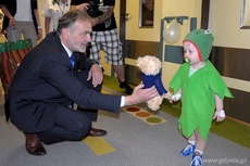Prezydent Gdyni Wojciech Szczurek w Dniu Dziecka odwiedził dzieci w Szpitalu św. Wincentego a Paulo Gdynia, fot. Michał Kowalski