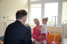 Prezydent Gdyni Wojciech Szczurek w Dniu Dziecka odwiedził dzieci w Szpitalu św. Wincentego a Paulo Gdynia, fot. Michał Kowalski