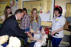 Prezydent Gdyni Wojciech Szczurek w Dniu Dziecka odwiedził dzieci w Szpitalu św. Wincentego a Paulo Gdynia, fot. Michał Kowalski