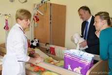 Prezydent Gdyni Wojciech Szczurek w Dniu Dziecka odwiedził dzieci w hospicjum Bursztynowa Przystań, fot. Justyna Cyman