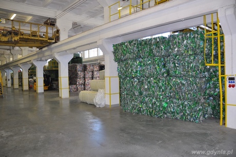 Przecięcie wstęgi w dniu otwarcia zakład recyklingu opakowań PET Elcen, fot. Sebastian Drausal