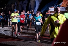 Zawodnicy na mecie Nocnego Biegu Świętojańskiego z PKO Bankiem Polskim, fot. gdyniasport.pl